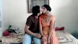 Une milf surprise par un couple d'adolescents en train de baiser sur film porno francais 2020 le lit