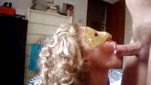 Maman Karen Fisher baise la copine de sa video sex francais belle-fille Molly Bennett