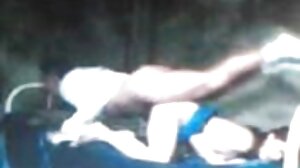 Teen couple surpris en train de porno manga en français baiser par une milf aux gros seins dans le placard